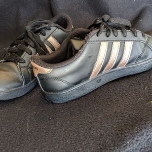 adidas Kids' Baseline Sneaker Size 3